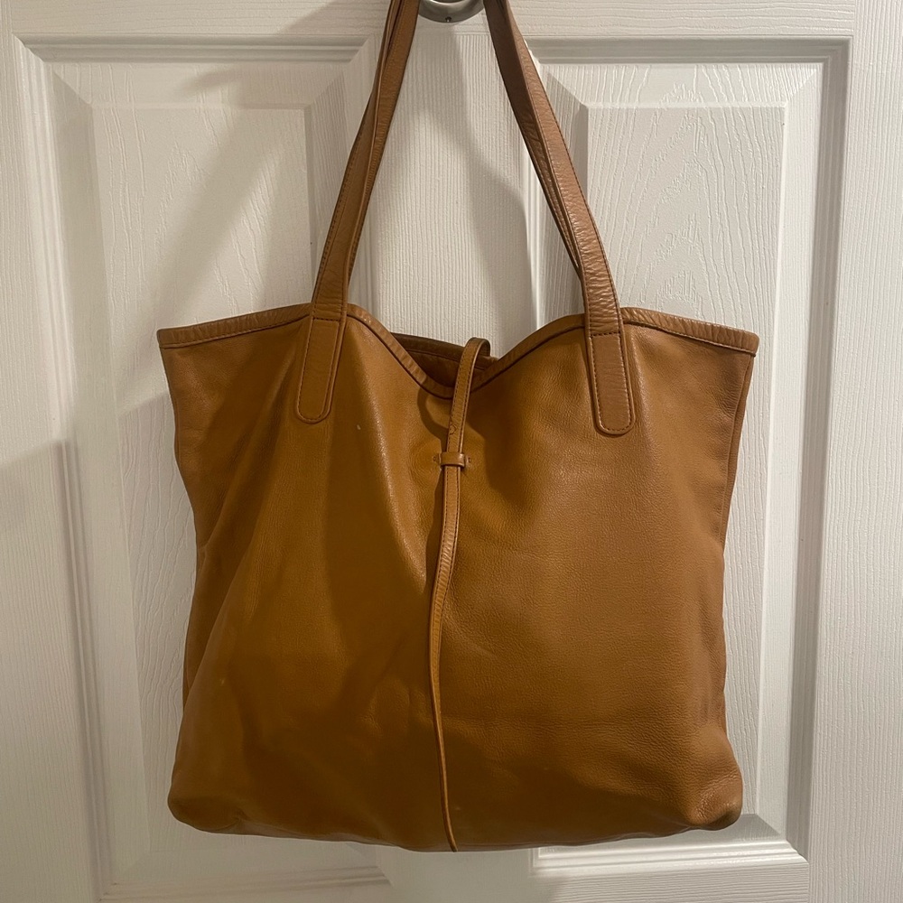 Bauxo leather tote